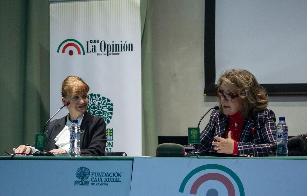 Fredy Vacas y Carmen Ferreras durante la sesión del Club.