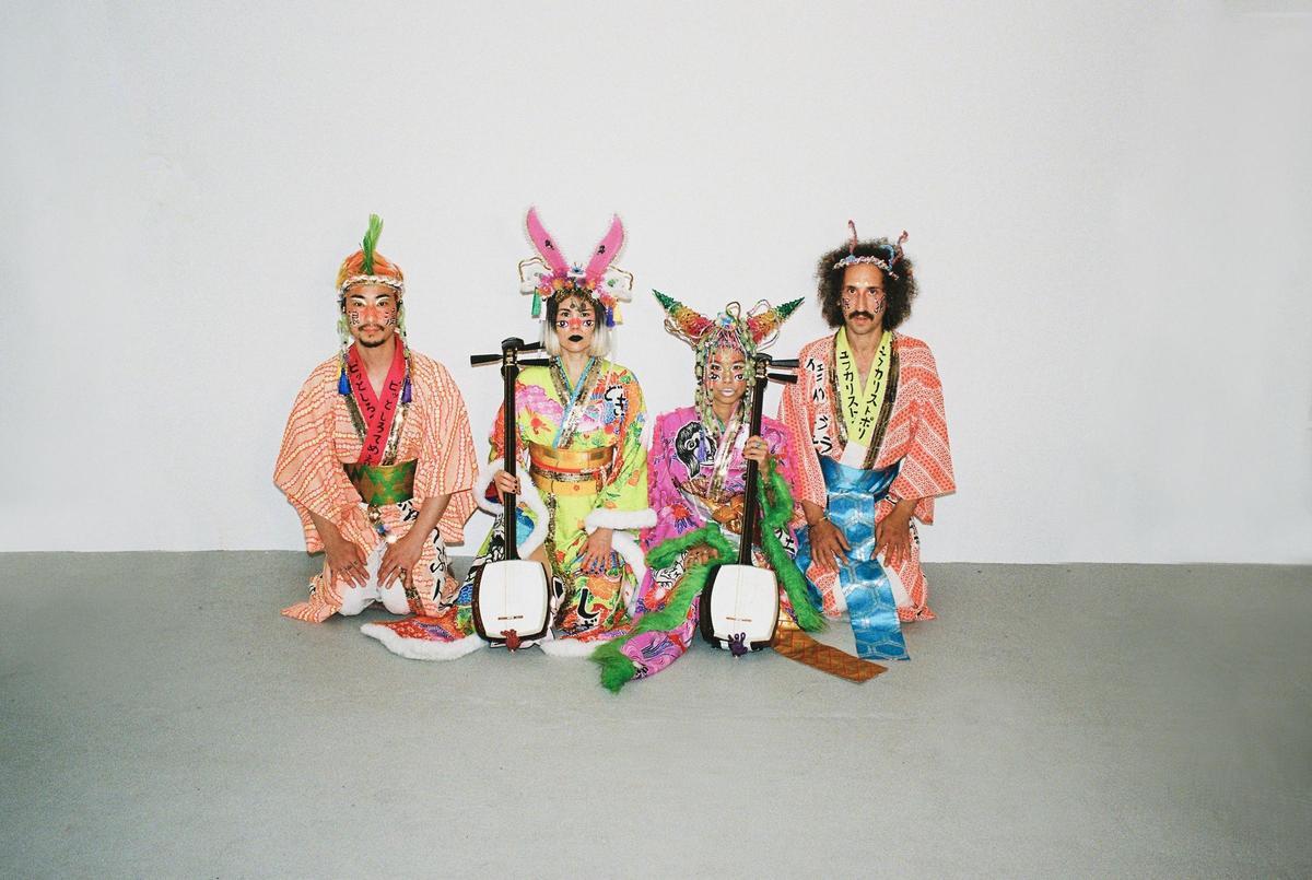 Mitsune es un grupo formado en Berlín por las japonesas Youka Snell y Shiomi Kawaguchi, junto a Daigo Nakai y Petros Tzekos.