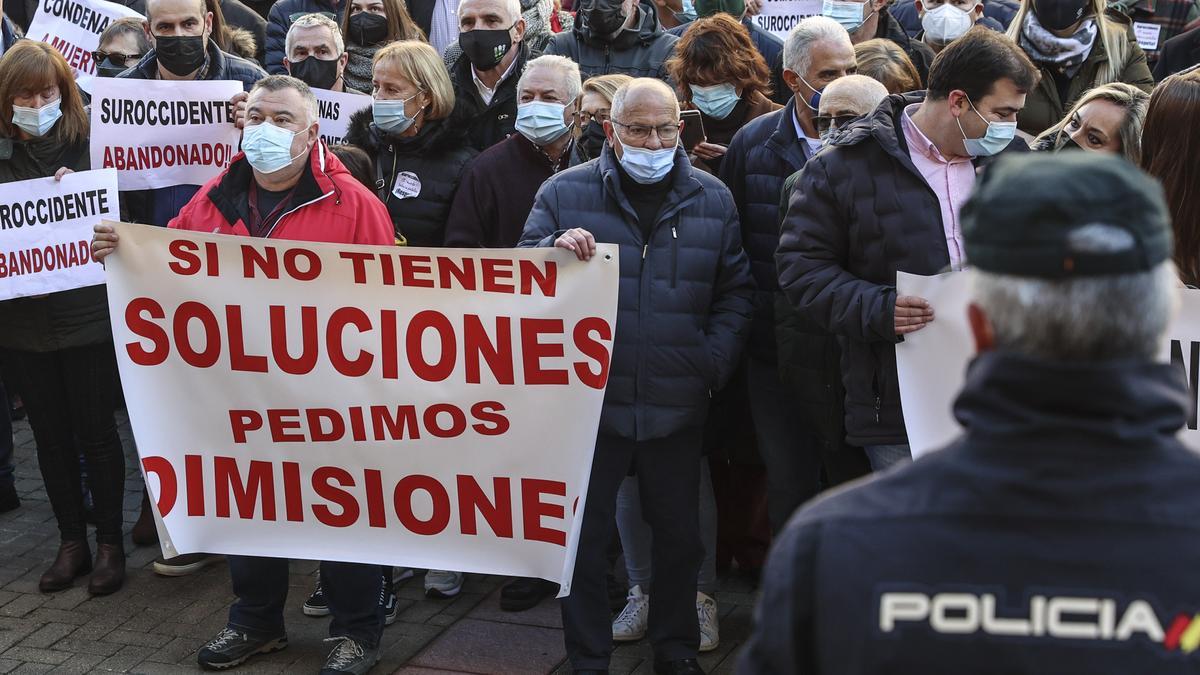 Concentración en Oviedo por el futuro del Suroccidente