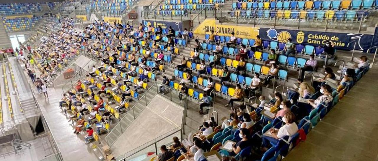 Vista general del Gran Canaria Arena durante las oposiciones a la bolsa temporal de empleo del Cabildo para puestos administrativos. | |