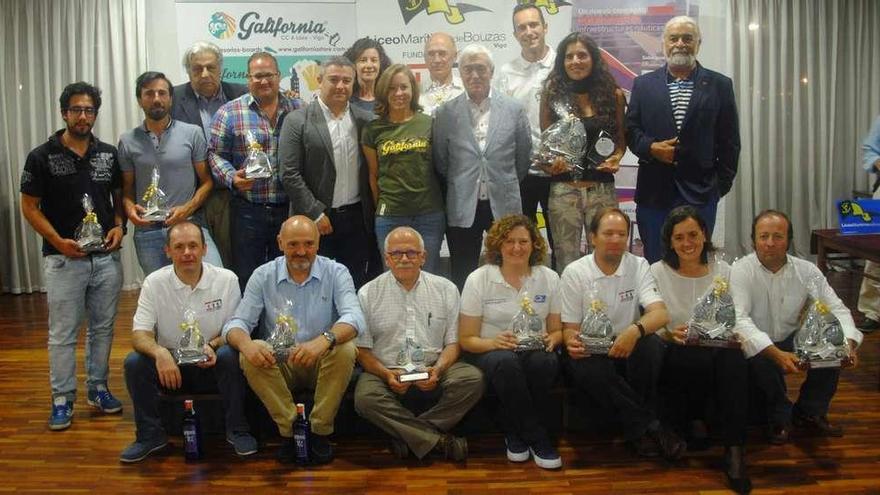 Los premiados, ayer en la entrega de premios en el Liceo Marítimo de Bouzas. // FdV