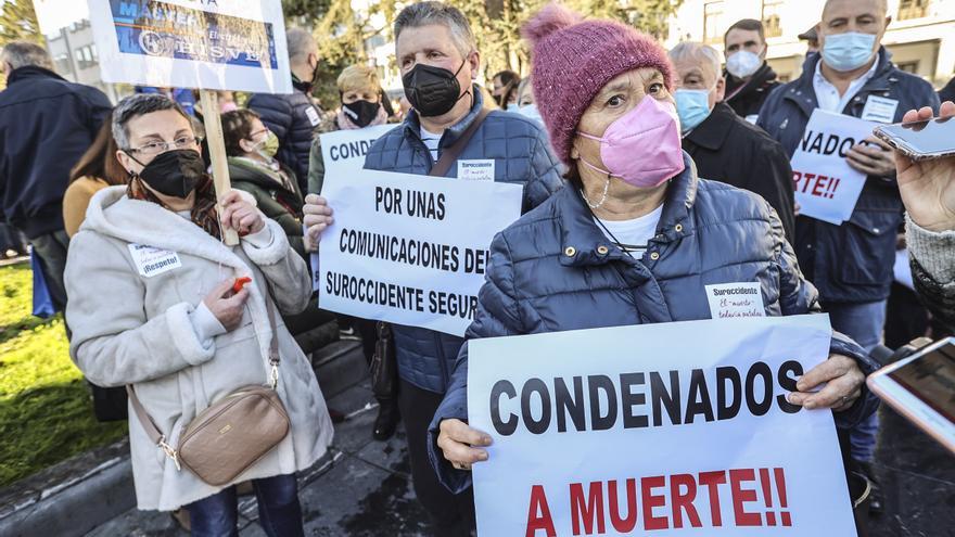 Concentración en Oviedo por el futuro del Suroccidente