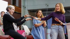 La exalcaldesa Ada Colau con Jéssica Albiach y Candela López en el congreso de los Comuns