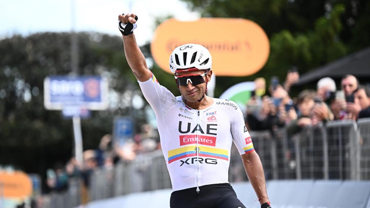 Jhonatan Narváez celebra su victoria en la etapa 8 del Giro de Italia 2026