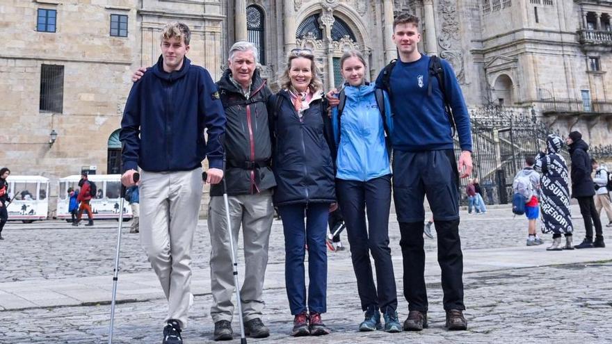 Los reyes de Bélgica llegan a Santiago con su familia tras completar el Camino que iniciaron en 2017