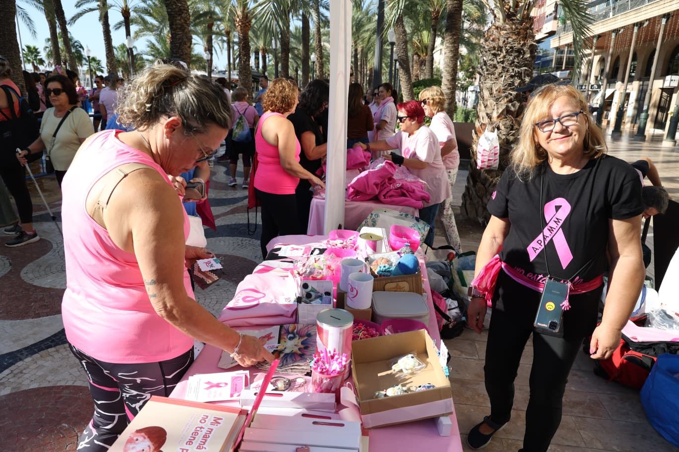 Así ha sido el acto conmemorativo de APAMM en Alicante por Día Internacional contra el Cáncer de Mama