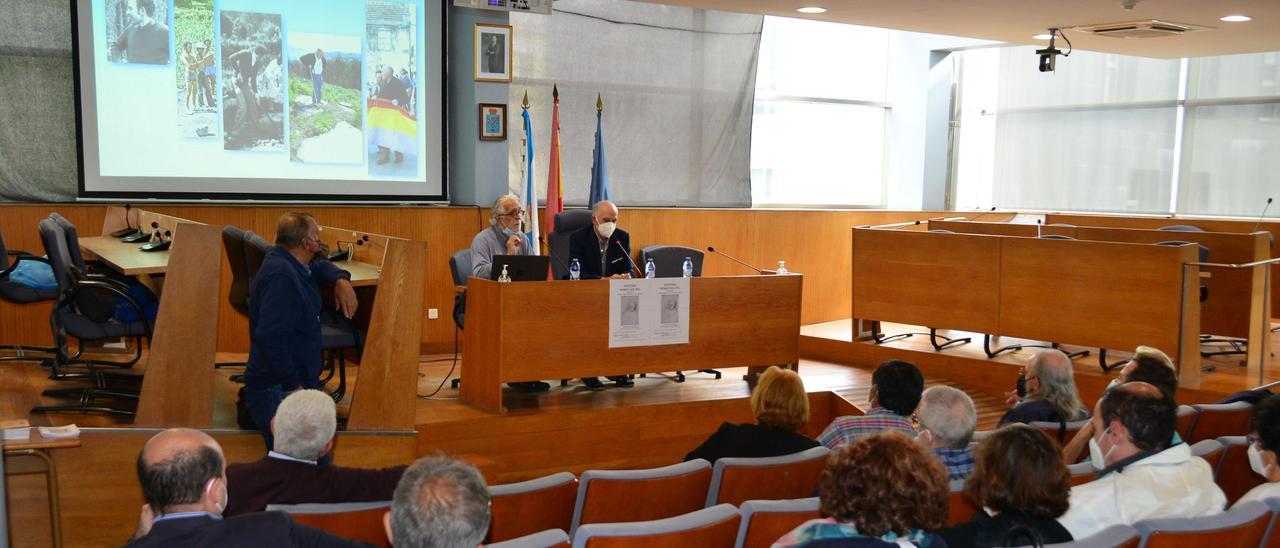Conferencia a cargo de Antonio de la Peña (esquerda) e Ramón Patiño (dereita).