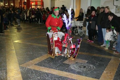 Cabalgata de la ilusión y cuento "El año que Mama Noel repartió los regalos"