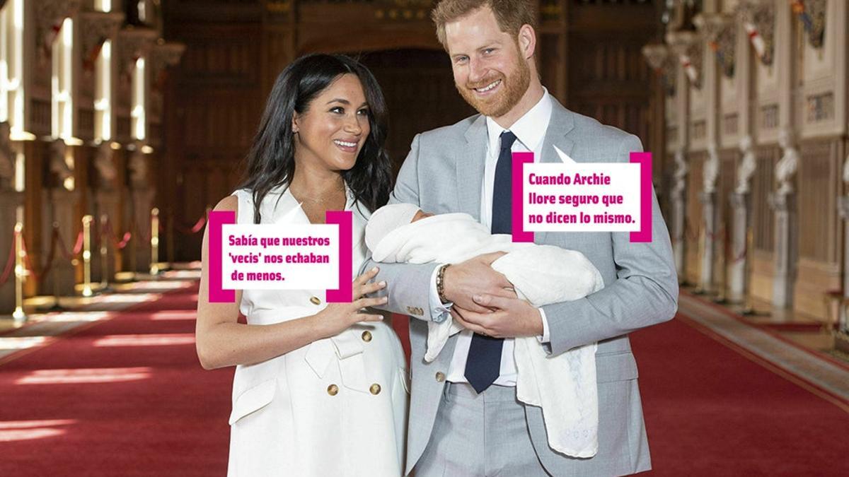 Meghan Markle y Príncipe Harry con el bebe en brazos