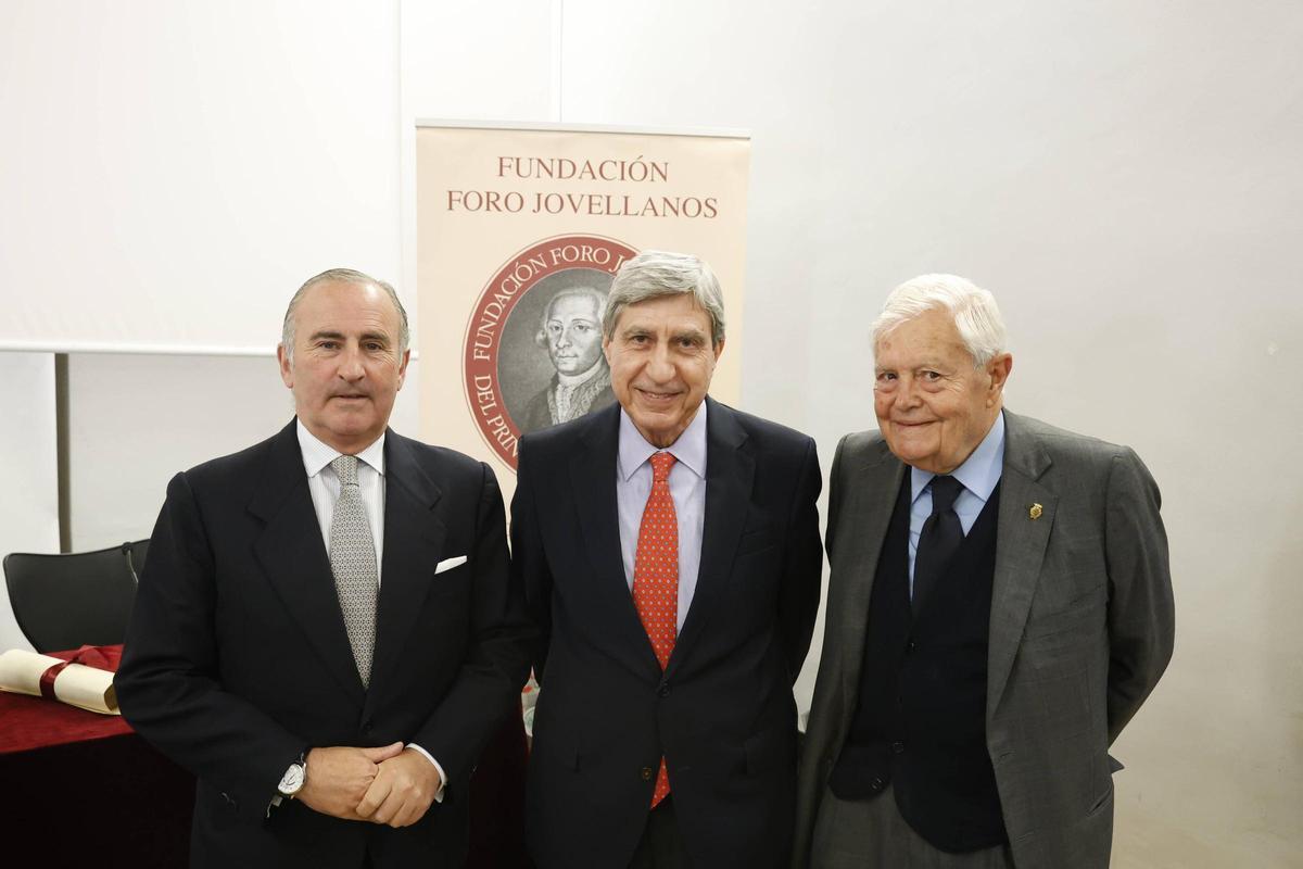 José Luis García Delgado, patrono de honor del Foro Jovellanos (en imágenes)