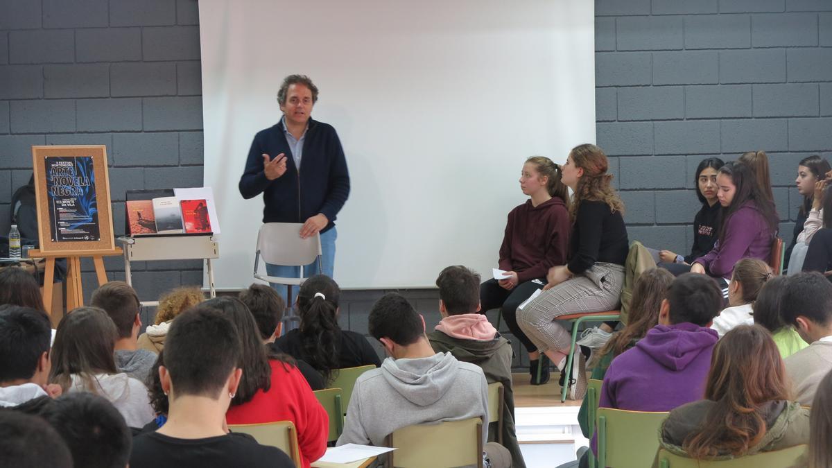 Domingo Villar, en un encuentro con los alumnos durante el festival de 2019.