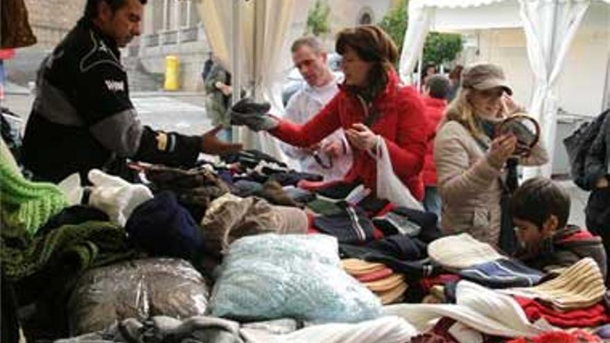 El mercado de Navidad de la plaza Mayor abre con 24 puestos