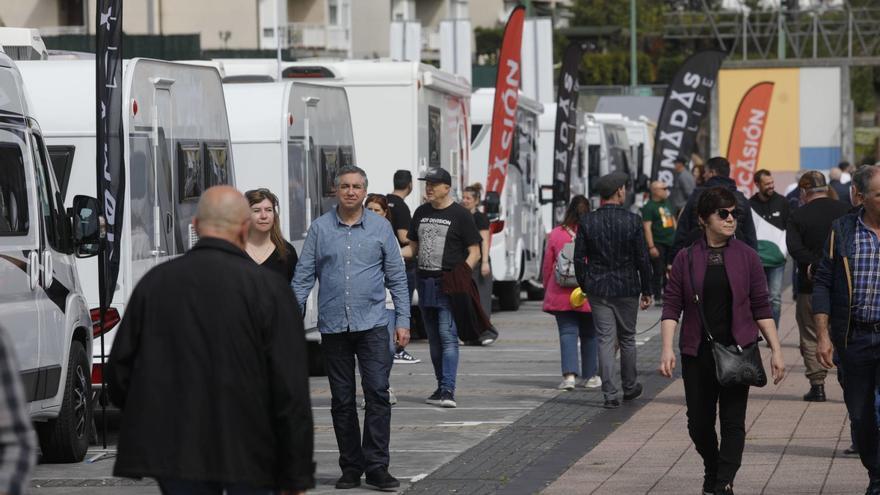 Público en el Salón del turismo del Norte que se celebró el pasado marzo en Avilés . | Ricardo Solís