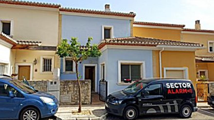 160.000 € Venta de casa en Benimeli 80 m2, 3 habitaciones, 2 baños, 2.000 €/m2...