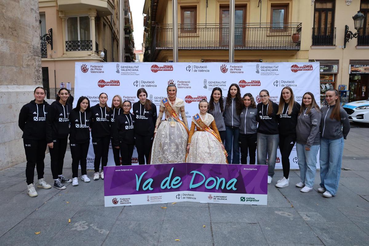 Les falleres majors de Valènci 2025, acompanyades de jugadores professionals i de Rendiment.