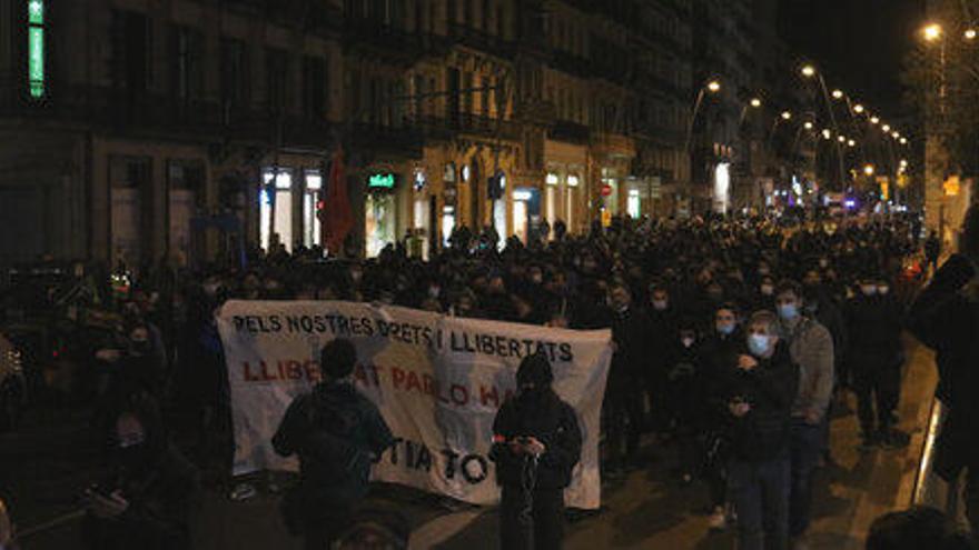 Pla obert de la protesta de Barcelona per demanar la llibertat del raper lleidetà Pablo Hasél