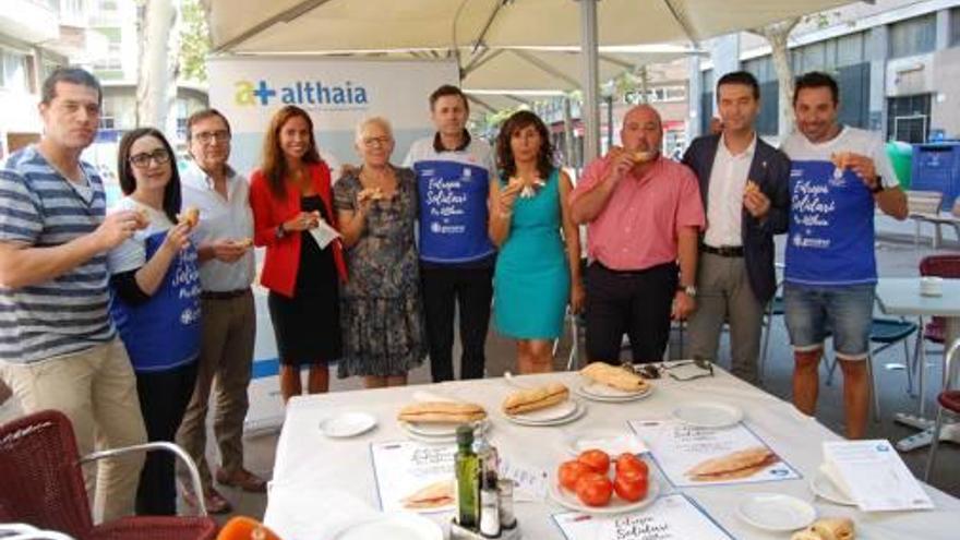 Presentació de l&#039;entrepà solidari en suport a Althaia, ahir a Manresa