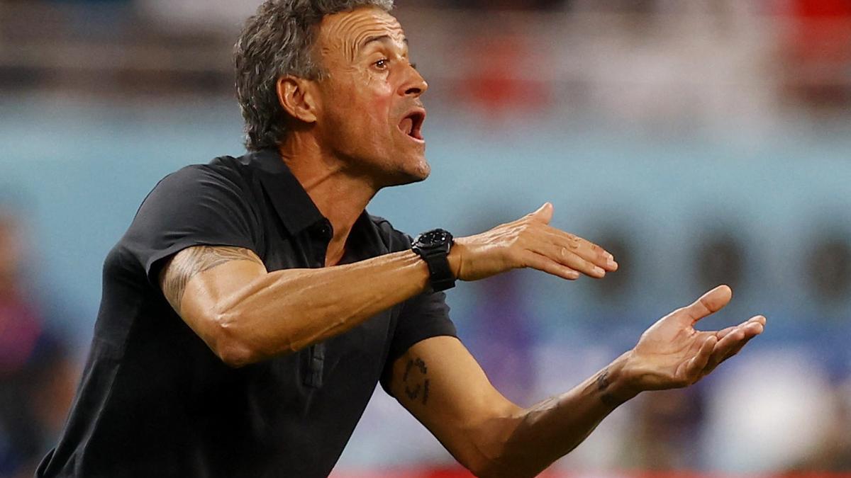 Luis Enrique da instrucciones en el Japón - España