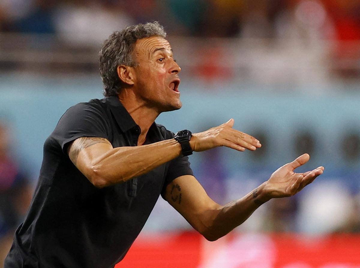 FIFA World Cup Qatar 2022 - Group E - Japan v Spain. Luis Enrique da instrucciones durante el primer tiempo del Japón-España.