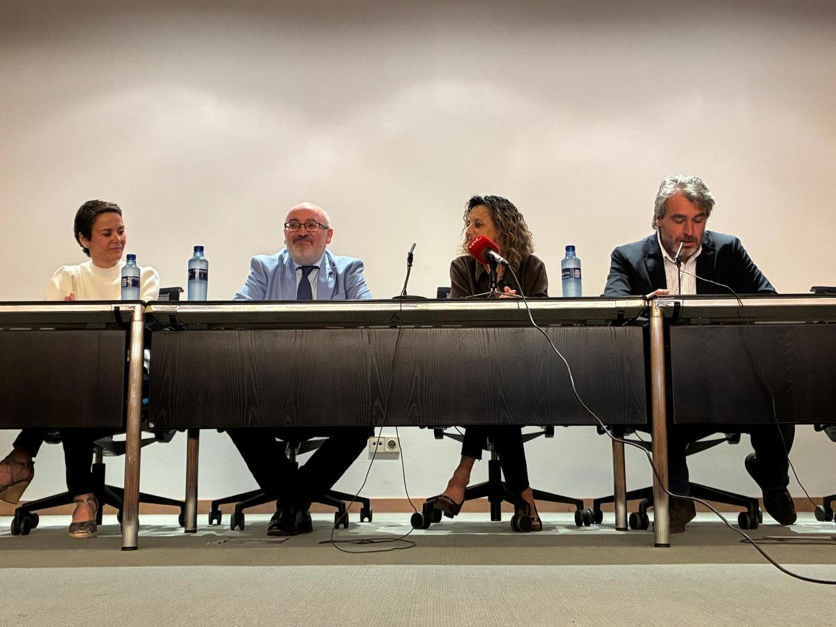 La consejera de Educación, Eva Ledo (segunda por la izquierda en la imagen), ha asistido a la presentación del informe final del estudio sobre la relación de la infancia y la adolescencia con el entorno digital (informe TRIC), de Unicef.