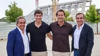 Bobby Aitkenhead, Richard Lee y Santos Nagore, de A.GAIN, de visita por las instalaciones del Real Zaragoza de la mano de Forcén