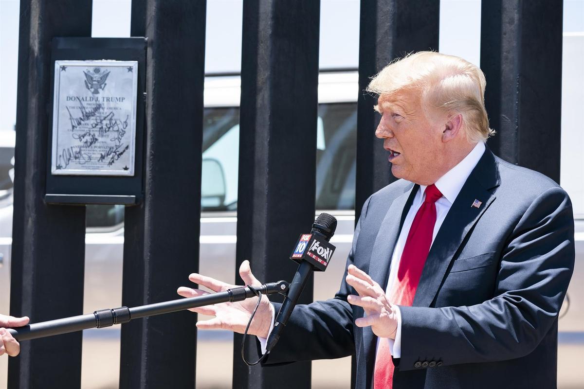 Biden demana posposar els casos sobre el mur i la política d’asil de Trump