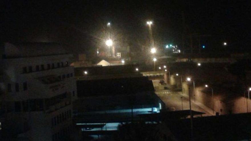 El Puerto de Alicante abre muelles por la noche ante la gran demanda de trabajo