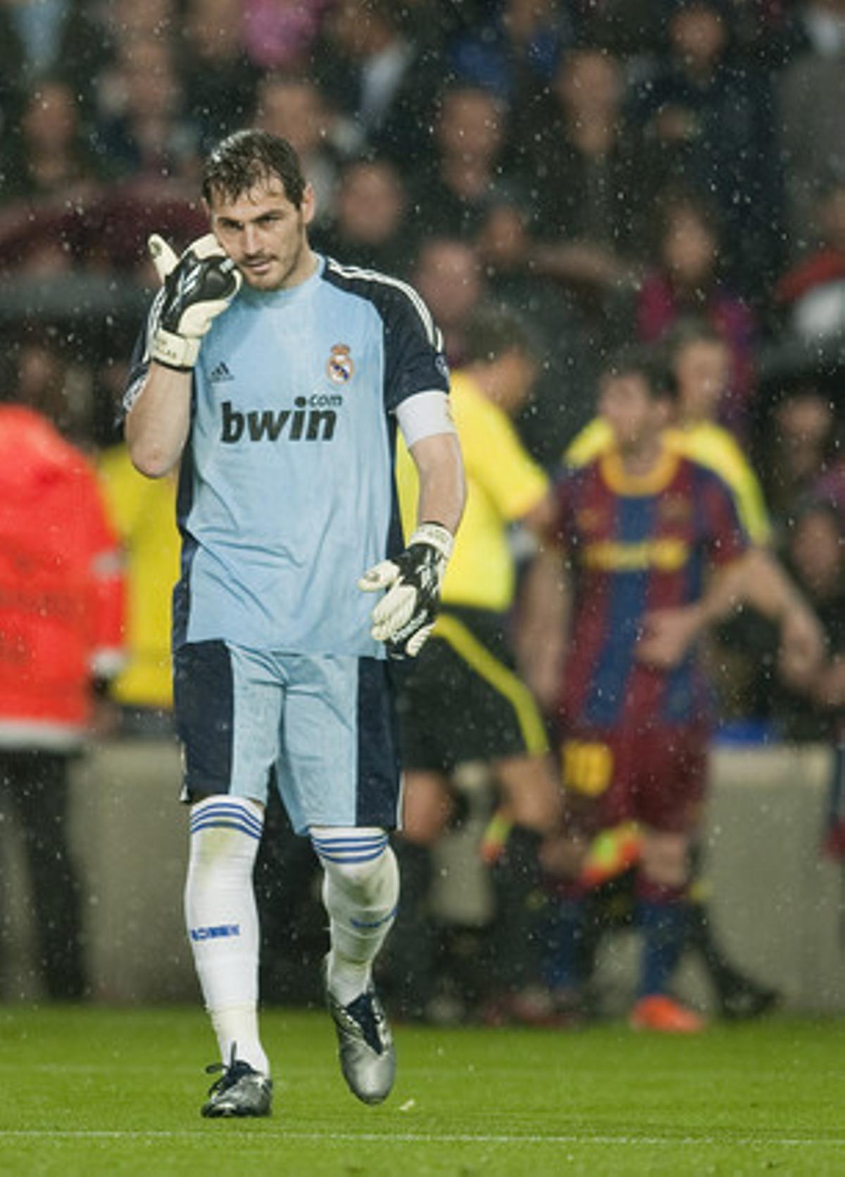 Casillas se queja del árbrito tras quedar eliminado en semifinales.