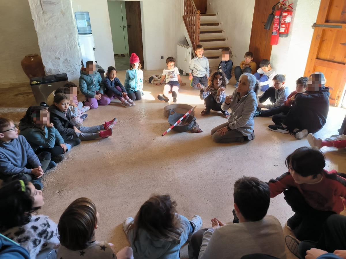 Estas son las imágenes del campamento de arqueología en Can Tomeu, programación Natura