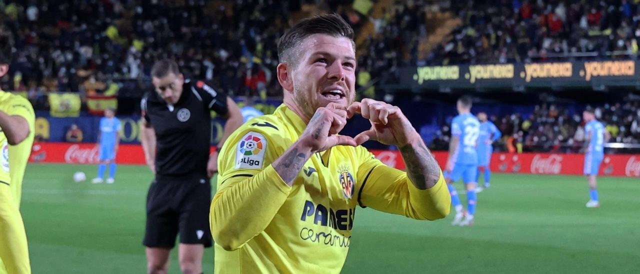 Alberto Moreno celebra su gol ante el Atlético de Madrid en La Cerámica.