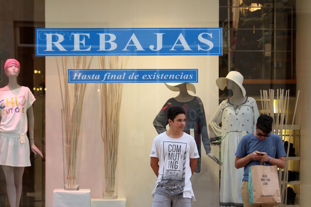 Inicio de las rebajas de verano de 2016 en Málaga