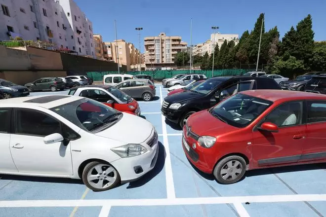 Imágenes del aparcamiento provisional por el cierre del 'parking' del Mercat Nou