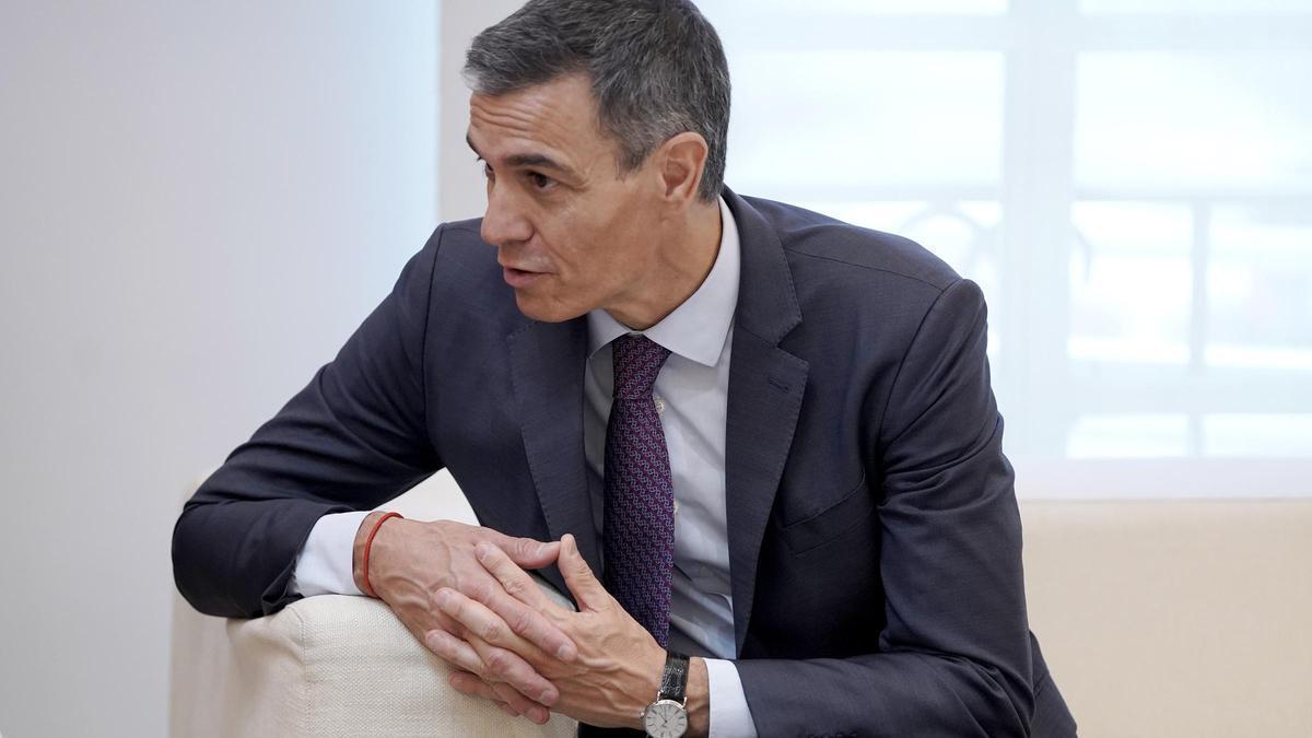 Pedro Sánchez, presidente del Gobierno, junto a Alberto II, príncipe soberano del Principado de Mónaco, en Moncloa.