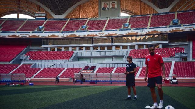 Carles Cuadrat, sobre el césped del imponente May Day Stadium de Pyongyang