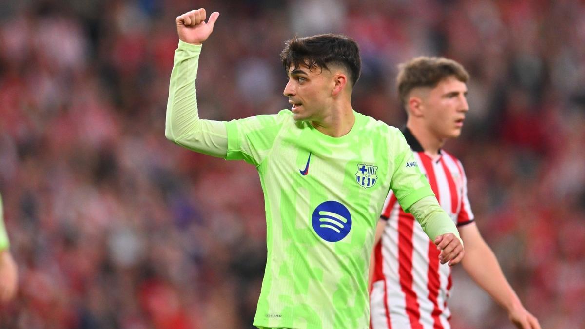 Pedri, durante el partido de este domingo en San Mamés.
