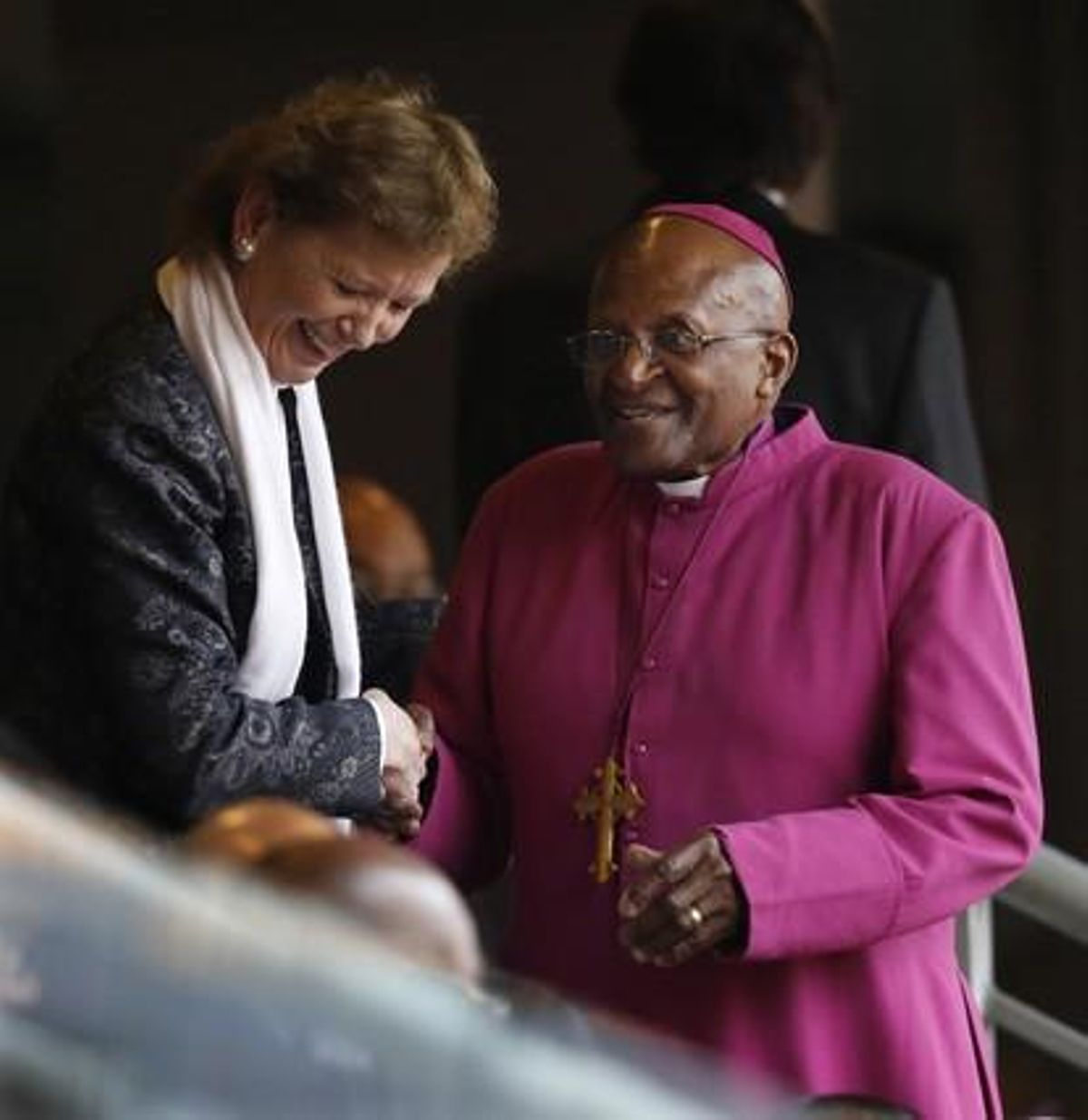 L’arquebisbe emèrit de Ciutat del Cap, Desmond Tutu, al costat de l’expresidenta d’Irlanda Mary Robinson.