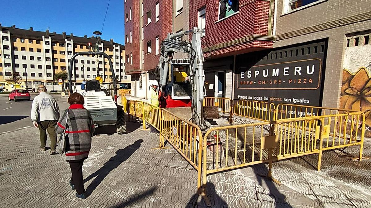 Las obras para extender la red de geotermia avanzan en La Felguera | M. Á. G.