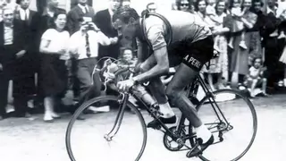 El triste final del gran seductor: Hugo Koblet, el ciclista que corría con un peine en el maillot