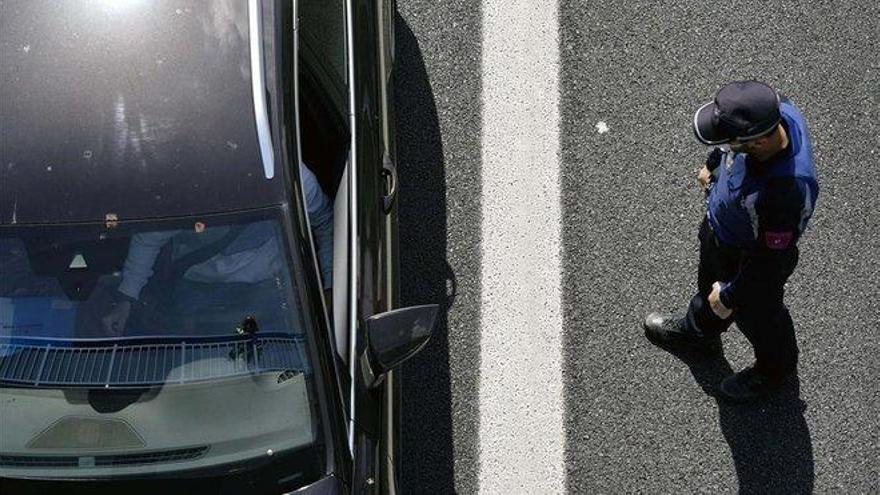 Las personas que residan juntas podrán viajar en el mismo coche sin mascarilla en la fase 1