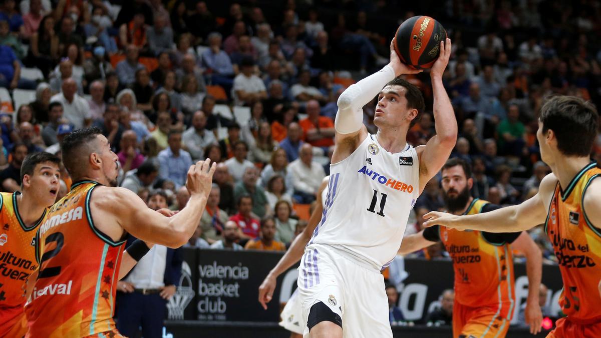 Hezonja jugó un partidazo ante el Valencia