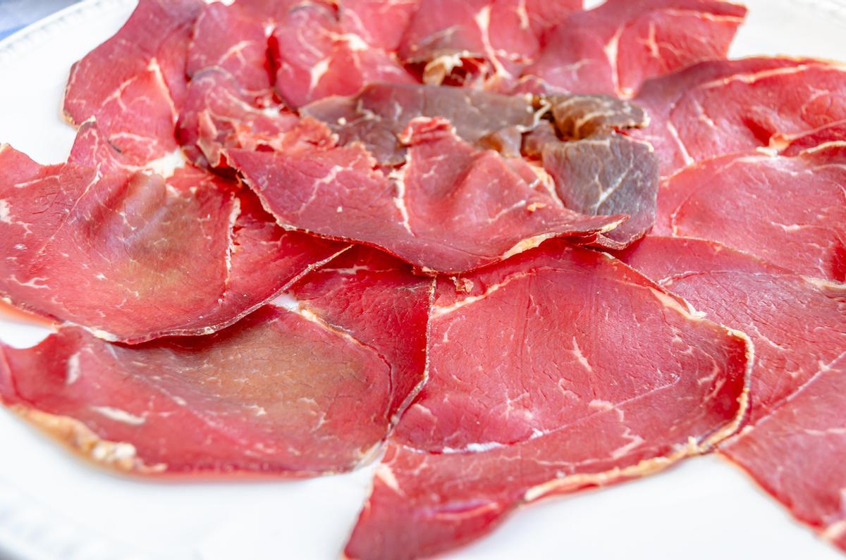 La tapa de cecina es muy típica en los bares de Zamora.