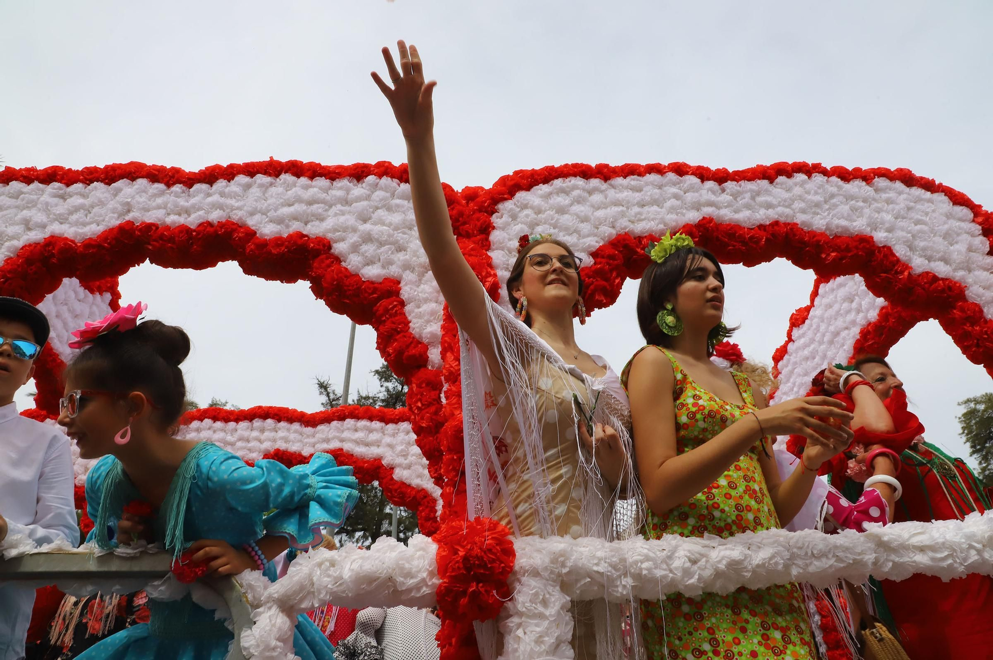 La Batalla de las Flores abre el Mayo festivo en Córdoba con 90.000 claveles