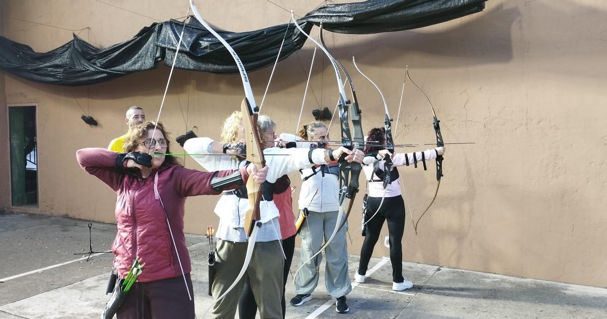 Las "guerreras" del equipo de tiro con arco de Ontinyent que han sufrido cáncer de mama.