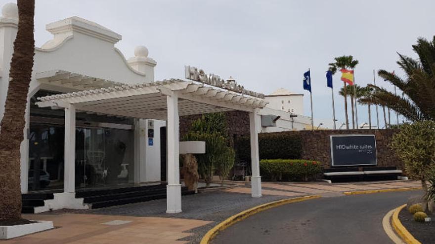 Hotel de Playa Blanca, ayer, en el que estaban los dos positivos por coronavirus.