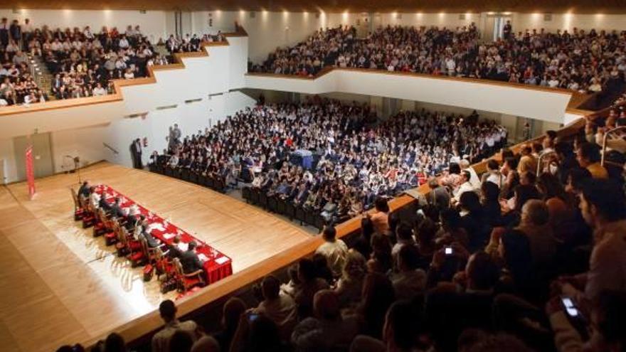 Acto de graduación de cientos de licenciados de la Universitat de València.