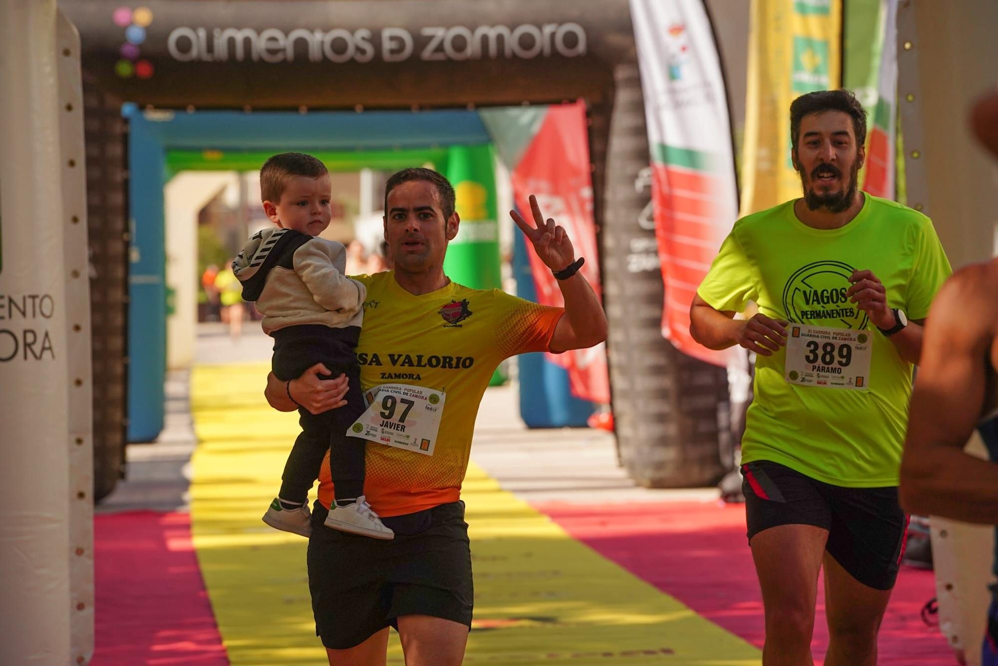 Búscate en esta galería de imágenes de la carrera de la Guardia Civil en Zamora