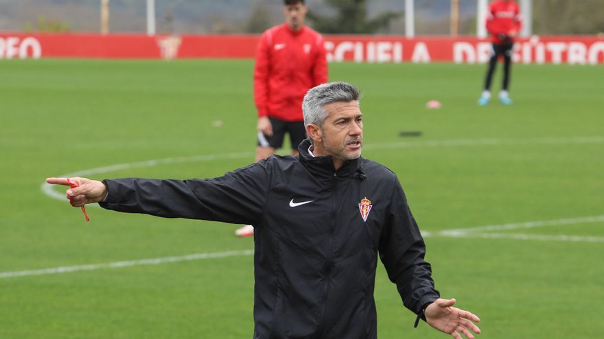 El entrenador del Sporting responde al dilema de la portería: &quot;Tome la decisión que tome será acertada&quot;