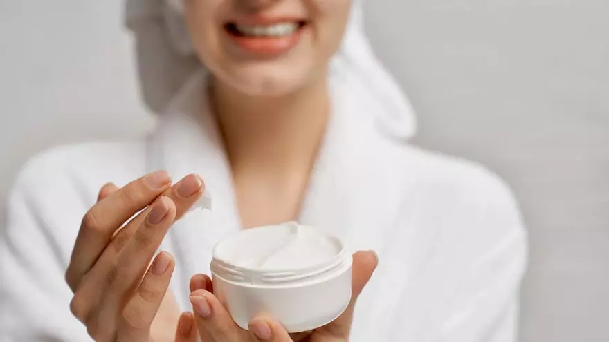 Descubre la crema reafirmante más recomendada entre las mujeres para rejuvenecer el cuello y rostro