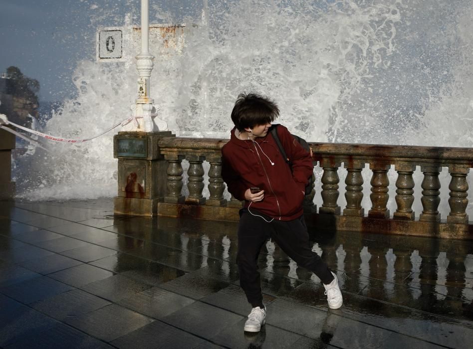 Oleaje en Gijón