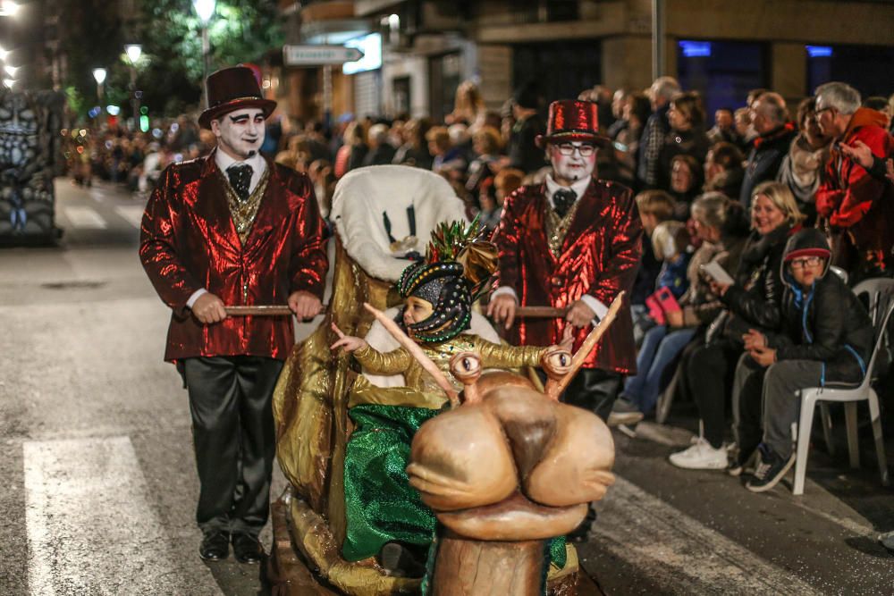 Instante del desfile del carnaval nocturno